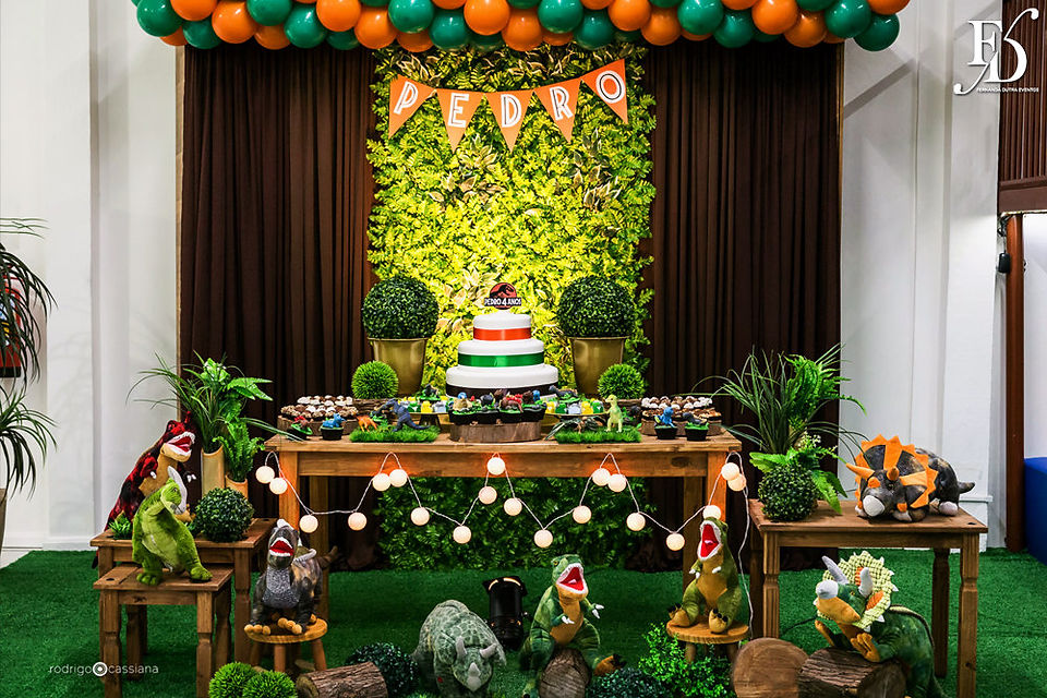 aniversário infantil com tema dinossauros realizado na yupi festas em são leopoldo por life eventos especiais cerimonialista em são leopoldo