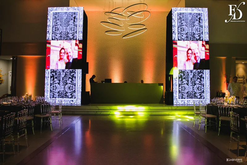 casamento com cerimônia na igreja são josé la salle em canoas rs e recepção na lalux casa de festas com decoração moderna sofisticada elegante em amarelo cinza e preto por life eventos especiais assessoria e organização de casamentos em porto alegre