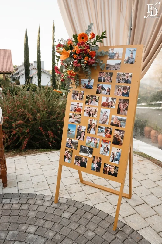 Tenda de casamento com luzes de fada e decoração noturna no Hotel Vila Verde.