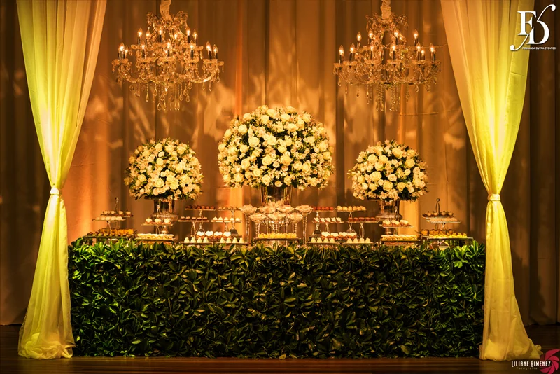 casamento destination wedding com cerimônia e festa na casa vetro em porto alegre com a cerimônia realizada na parte interna da casa com decoração clean elegante e clássica em branco e verde por life eventos especiais destination wedding em porto alegre cerimonialista em porto alegre