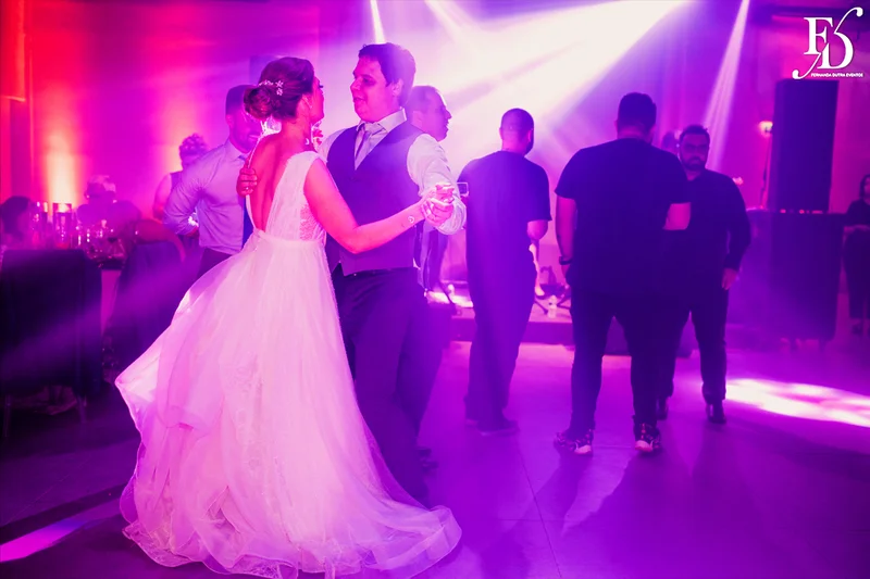 casamento com cerimônia na Igreja Basílica Nossa Senhora das Dores, em Porto Alegre, com recepção e festa no Party Room, com decoração romântica, simples e delicada por Life Eventos Especiais Cerimonialista de Casamento em Porto Alegre