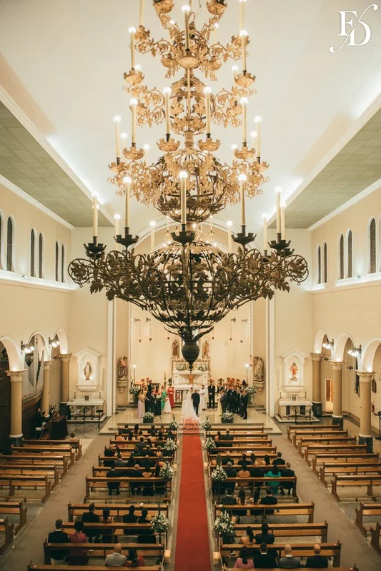 casamento realizado na igreja santa cecília em porto alegre e recepção no le bistrot gourmet com decoração colorida vibrante tropical por life eventos especiais cerimonialista de casamento em porto alegre