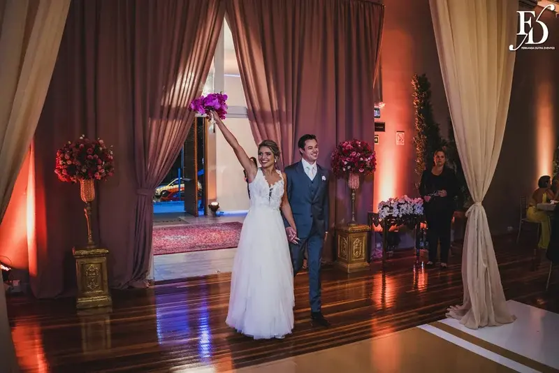 casamento com cerimônia no salão da casa vetro em porto alegre com decoração sofisticada luxuosa requintada com inspiração francesa por life eventos especiais cerimonialista em porto alegre especializada em casamento