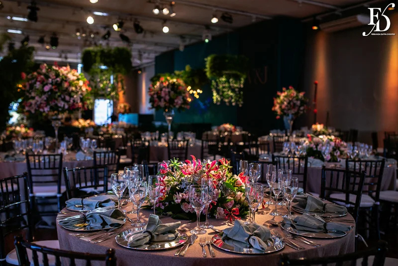 casamento com cerimônia na igreja santa teresinha do menino jesus e festa e recepção na casa vetro em Porto Alegre com organização e cerimonial de fernanda dutra da life eventos especiais cerimonialista em porto alegre