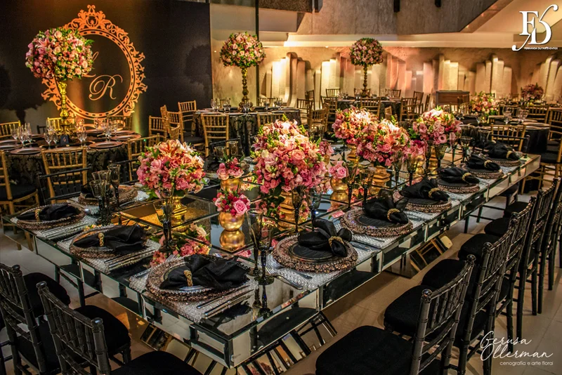 casamento com decoração luxuosa na praça dos fundadores do grêmio náutico união em porto alegre em tons de dourado preto e rosa sofisticado clássico e elegante por life eventos especiais cerimonialista em porto alegre cerimônia na igreja são pedro