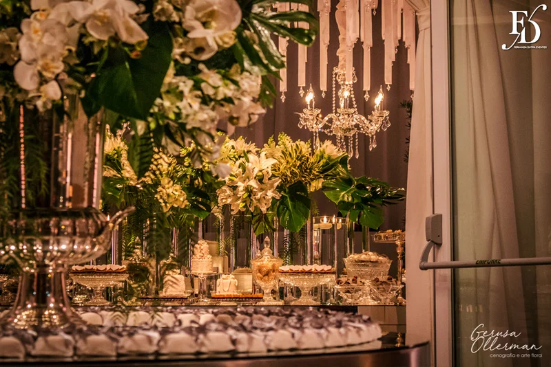 casamento com cerimônia na casa vetro em porto alegre e cerimônia na igreja cristo bom pastor com decoração clean clássica sofisticada e contemporânea em branco verde prataria e cristais por life eventos esepciais cerimonialista wedding planner em porto alegre