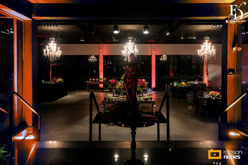 festa de formatura em direito no party room em porto alegre com decoração moderna elegante e sofisticada em preto e marsala com organização projeto e cerimonial de life eventos especiais cerimonialistas em porto alegre