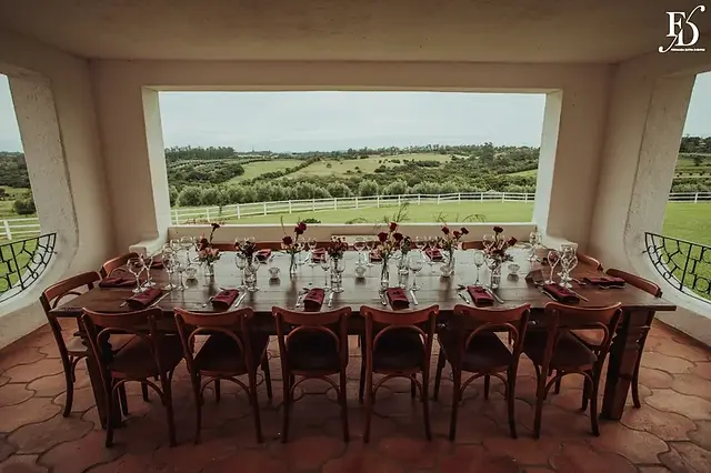 casamento organizado por life eventos especiais na estância das oliveiras em viamão com decoração campeira rústica e minimalista para um casal autêntico e cheio de personalidade