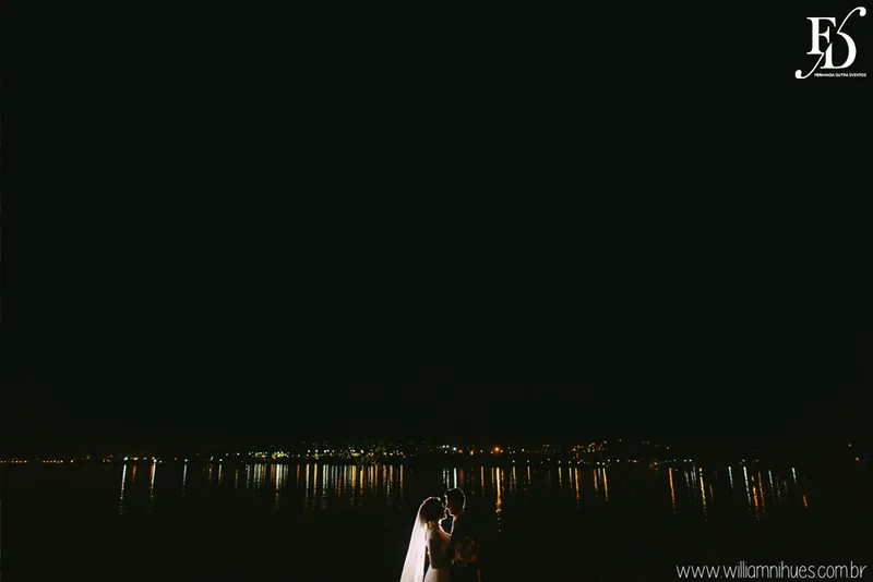 casamento luxuoso no clube veleiros do sul em porto alegre com decoração em dourado fechamento do teto em voil e espelhos venezianos cerimônia na igreja santa teresinha e santíssimo sacramento na redenção com organização e cerimonial de fernanda dutra da life eventos especiais organizadora de eventos em porto alegre