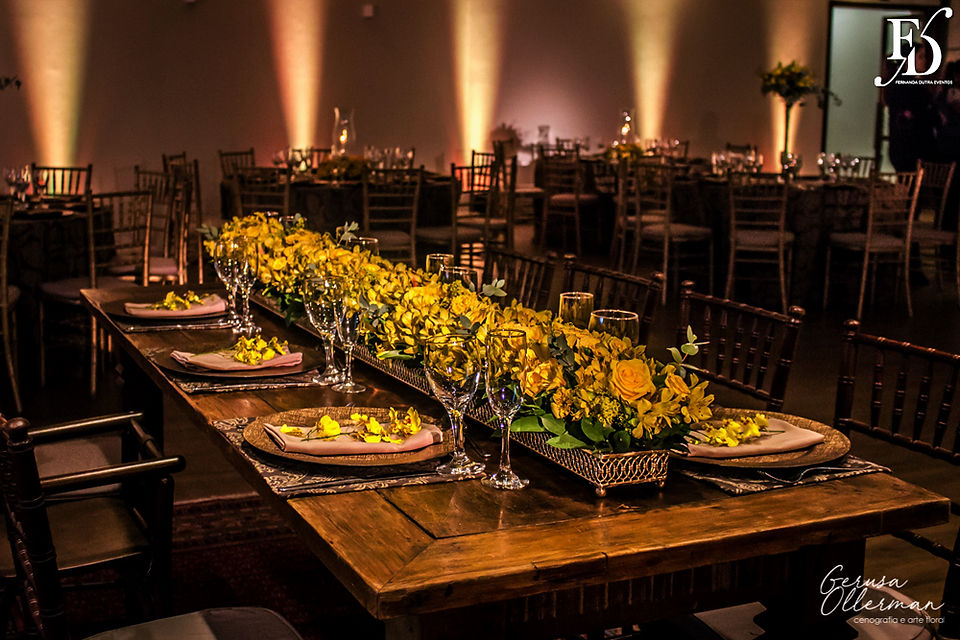 casamento com cerimônia na Igreja Nossa Senhora do Mont'Serrat na Anita Garibaldi em Porto Alegre e recepção e festa no Novotel Porto Alegre Três Figueiras na Soledade com decoração clássica dourada marrom e amarelo moderna sofisticada e contemporânea por life eventos especiais cerimonialista para casamento em porto alegre