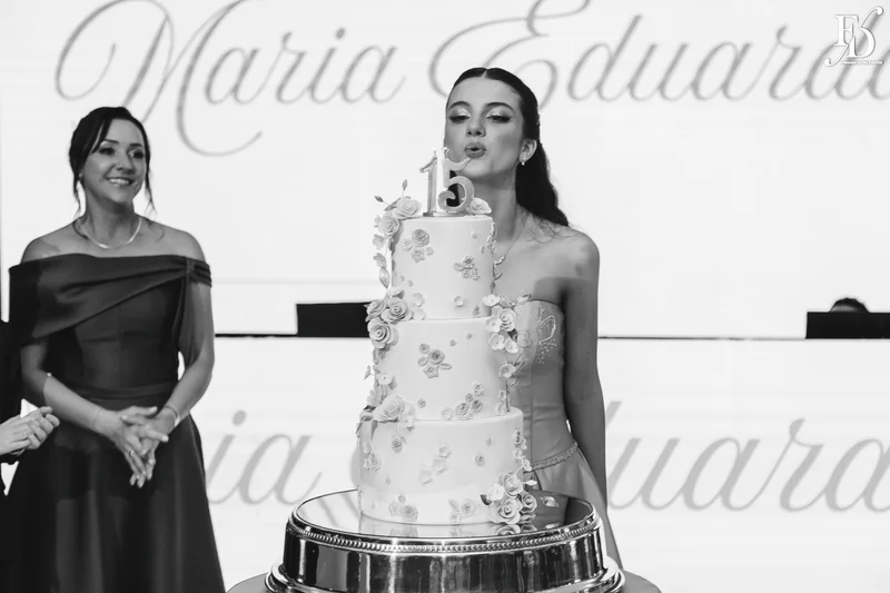 hora do parabéns festa de 15 anos na praça dos fundadores do grêmio náutico união GNU