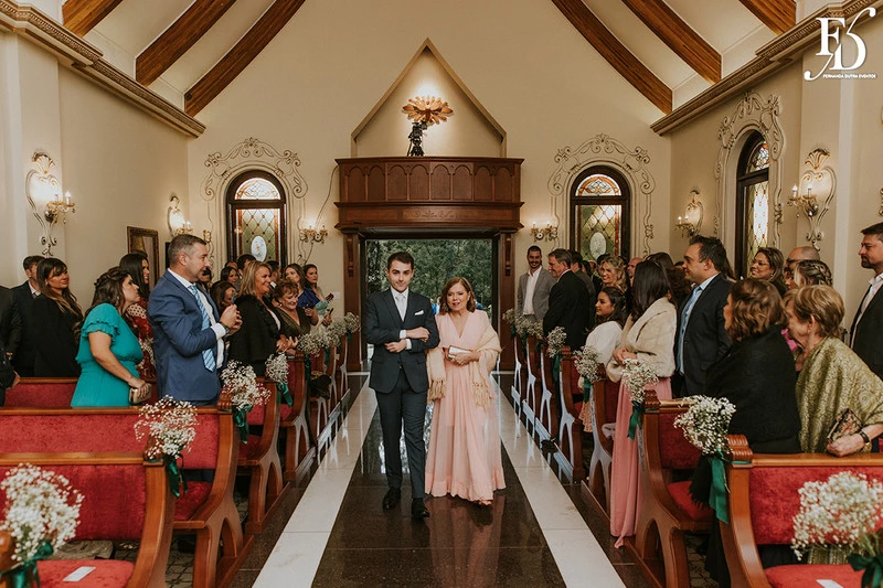 casamento destination wedding no hotel ritta hoppner em gramado com decoração clássica, elegante e botânica em tons de branco verde e fendi por life eventos especiais