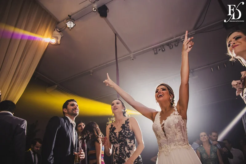 casamento com cerimônia no salão da casa vetro em porto alegre com decoração sofisticada luxuosa requintada com inspiração francesa por life eventos especiais cerimonialista em porto alegre especializada em casamento