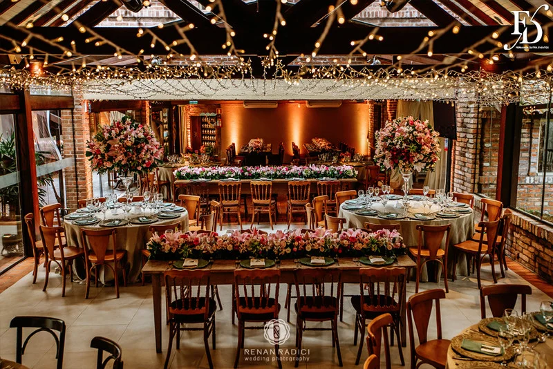 casamento diurno realizado em porto alegre rs no alto da capela por life eventos especiais cerimonialista wedding planner especializada em casamentos de alto padrão em porto alegre decoração boho chic botânica em tons de nude rosa e verde por life eventos especiais