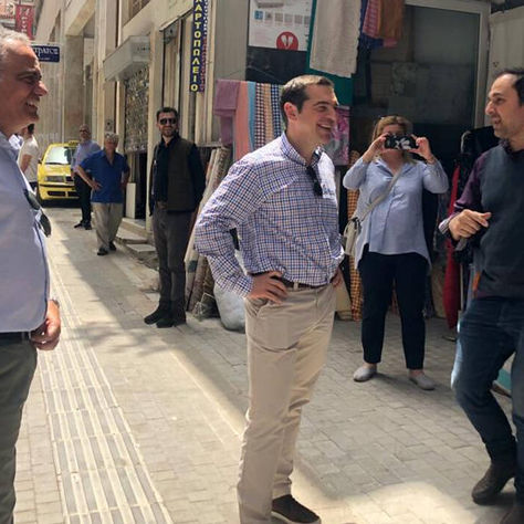 O Τσίπρας «βγαίνει έξω»: Άνοιγμα ΣΥΡΙΖΑ στους μικρομεσαίους