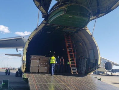 Ιστορική στιγμή: Ρωσικό αεροσκάφος στο JFK για ιατρική βοήθεια στις ΗΠΑ!