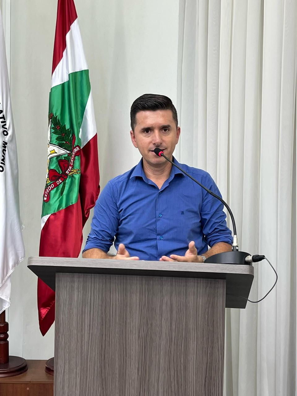 Proposta de Gilberto Azevedo, em conjunto com a Mesa Diretora da Câmara, prevê execução obrigatória de emendas individuais e destinação de recursos para áreas prioritárias.