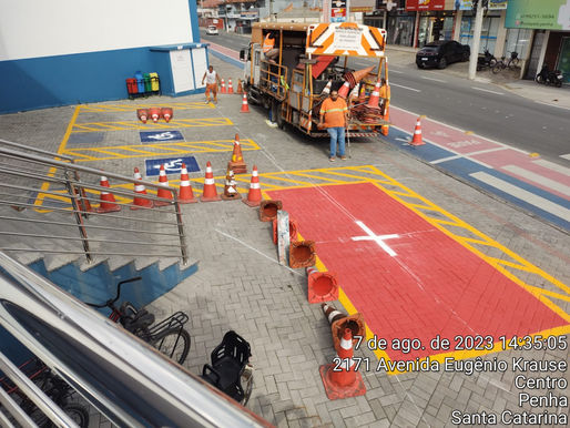 Prefeitura de Penha instala mais de 70 placas de sinalização viária e reforça sinalização horizontal