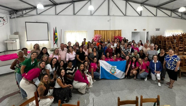 Em alusão ao Dia Internacional da Mulher, celebrado em 8 de março, mulheres agricultoras de Barra Velha participaram, nesta segunda-feira (09), de uma ação social voltada à promoção da saúde, qualidade de vida e valorização do trabalho feminino no campo. O evento reuniu agricultoras do município em um momento de cuidado, informação e reconhecimento.