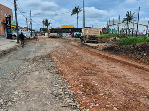 Melhorias na infraestrutura: Prefeitura avança na colocação de tubos para drenagem da rua João Virgílio Nunes, no bairro São Cristóvão