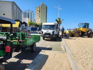 Prefeitura de Barra Velha intensifica trabalho de limpeza da praia