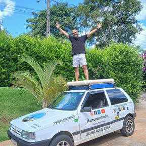 Goiano pretende chegar ao Alasca com um Fiat Uno e hoje passa por Barra Velha (SC)