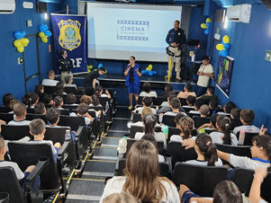 Alunos de Barra Velha participam de atividade com a Polícia Rodoviária Federal