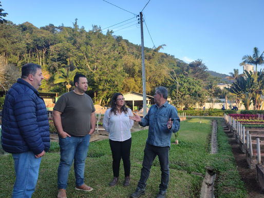 Comitiva de Barra Velha visita Horto Municipal e Viveiro de Mudas Nativas de Itajaí