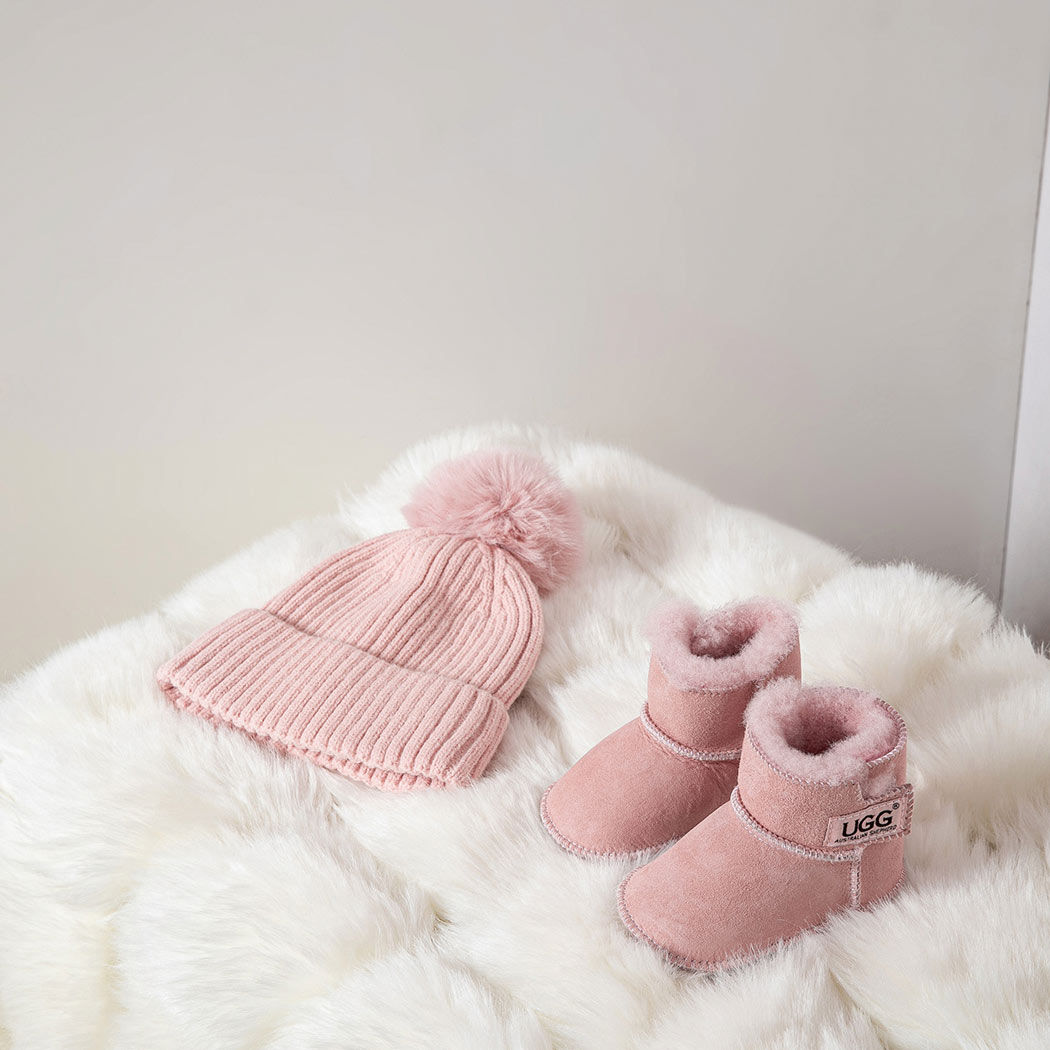 AUSTRALIAN SHEPHERD® UGG Baby Bootie Pom Pom Beanie Gift Pack ASZ 016