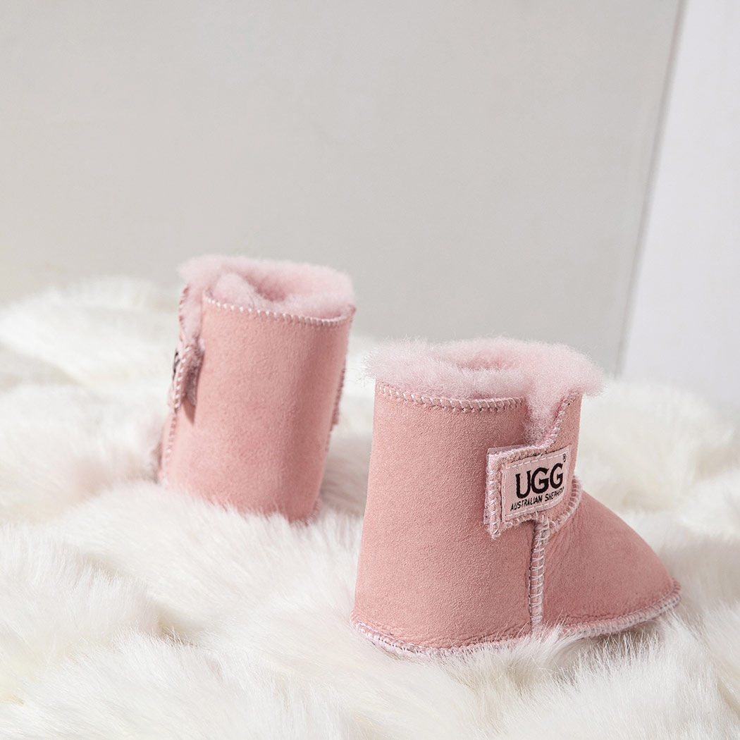 AUSTRALIAN SHEPHERD® UGG Baby Bootie Pom Pom Beanie Gift Pack ASZ 016