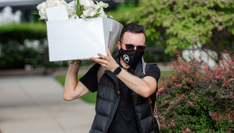 Planner carrying bouquets for bridal party