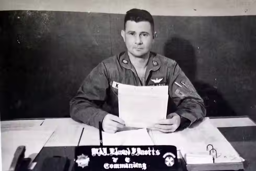 Maj-knotts.avif
