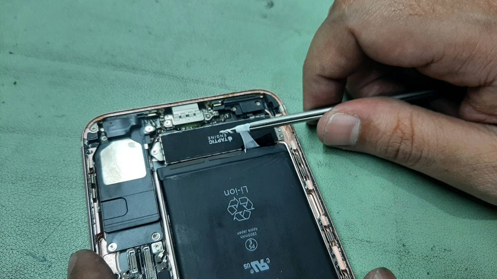 รับซ่อม iPhone อุตรดิตถ์ ลูกค้านำเครื่อง iPhone 7 Plus มาเปลี่ยนแบต