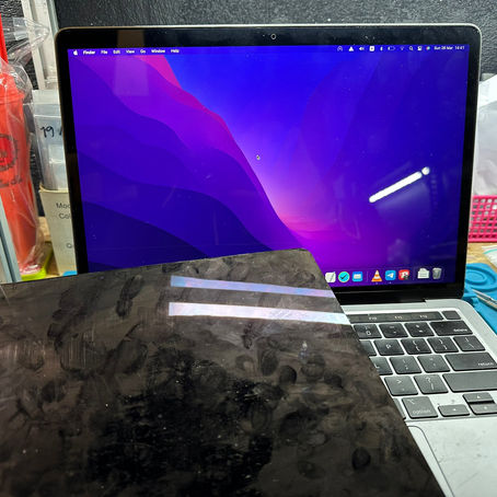 รับซ่อม Macbook ชลบุรี ลูกค้านำเครื่อง Macbook Pro A2251 มาเปลี่ยนจอใน