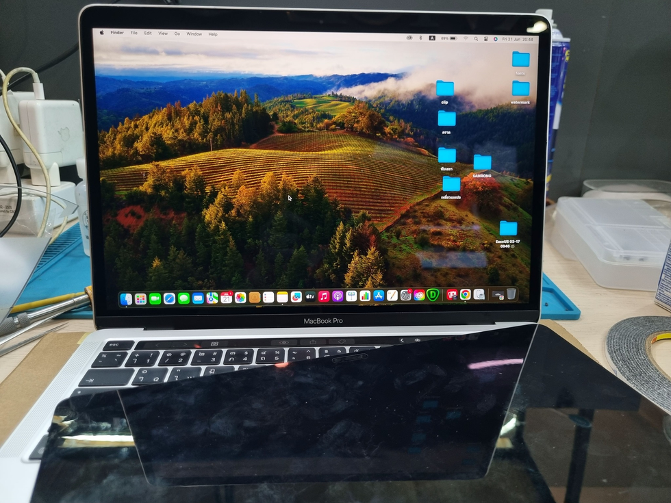 รับซ่อม Macbook เพชรบุรี ลูกค้านำเครื่อง Macbook Pro A2338 มาเปลี่ยนจอใน
