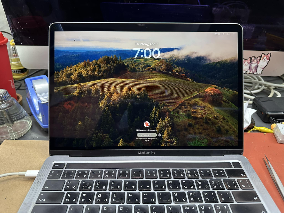รับซ่อม Macbook โชคชัย ลูกค้านำเครื่อง Macbook Pro A2338 เปลี่ยนจอใน