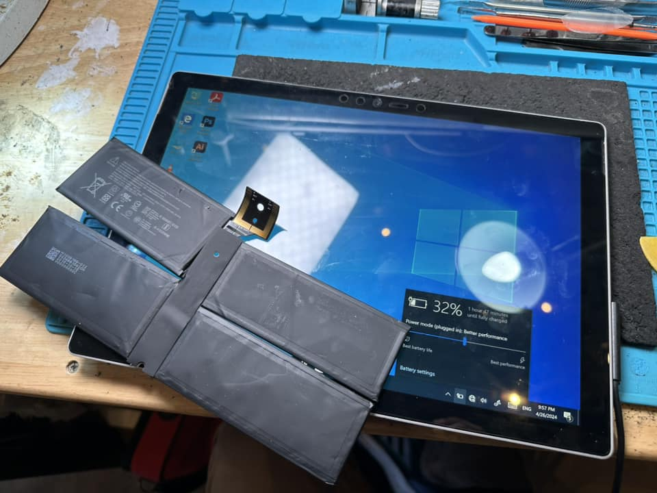 รับซ่อม Surface เพชรบุรี ลูกค้านำเครื่อง Surface Pro 5 มาเปลี่ยนแบต