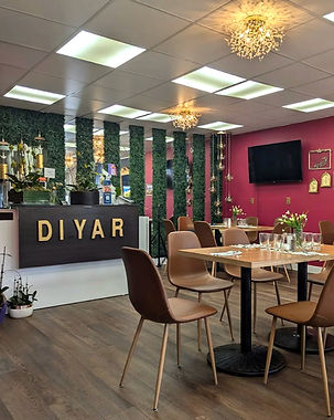 رستوران دیار یکی از بهترین رستوران های ایرانی در نورث ونکووراست که انواع غذاهای ایرانی را با کیفیت خوب به مشتریان ارائه می‌دهد. عمده‌ی شهرت این رستوران به غذاهای اصیل ایرانی و استفاده از مواد تازه و با کیفیت برای طبخ می باشد