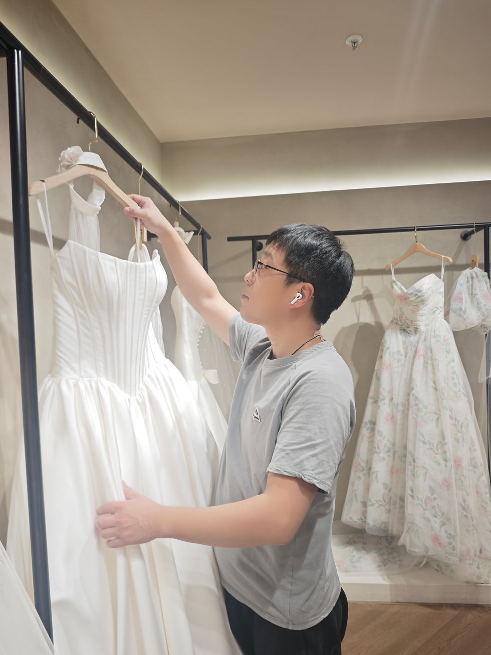 Learn how easy-to-fit wedding gowns help bridal shop owners reduce alteration stress, improve try-on appointments, train stylists better, and sell with more confidence.