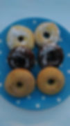donuty s cukrem, kakaový a skořicí