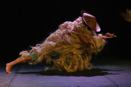 Photography by Charlie Feroz on the work "Apuntes Terrestres" by Rodrigo De La Cruz and Sandra Govil - Colectivo Beznei