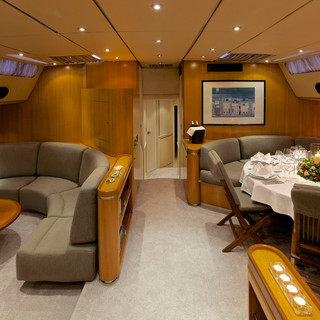 MURRMAR_YACHTS_Amadeus_dining.jpg