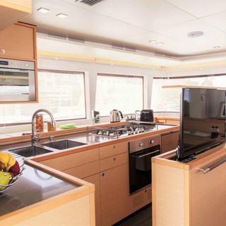 MURRMAR_CATAMARAN_Moya_Galley2.jpg