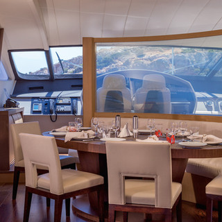 MURRMAR_YACHTS_Z2_dining.jpg