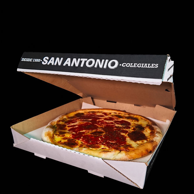 Pizza en caja sin base.jpg