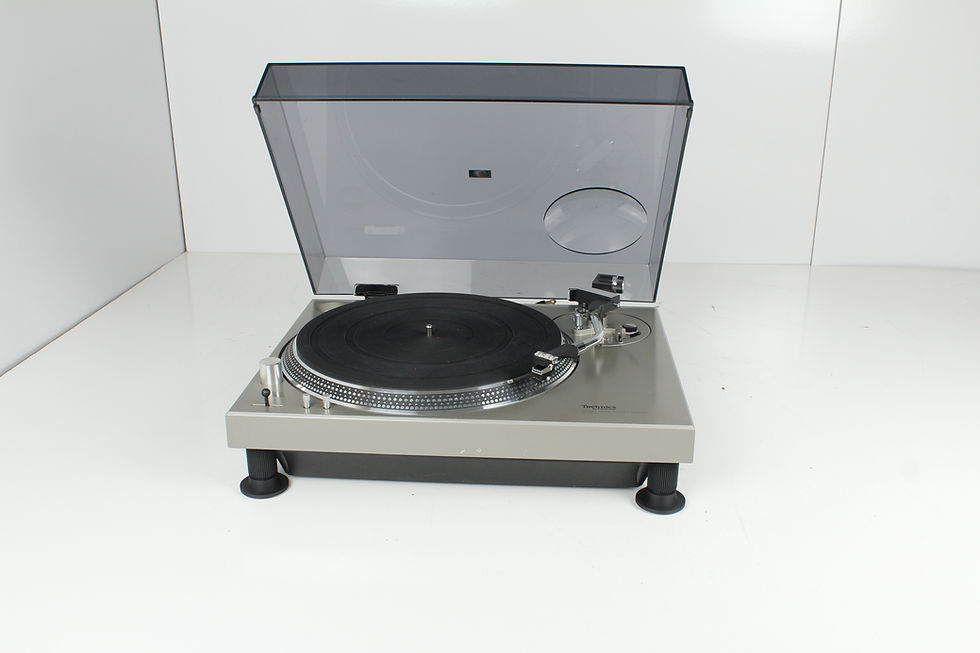 Technics SL-1200 MK1 with Dustcover and Shure V15 Type IV. Low Serial Number