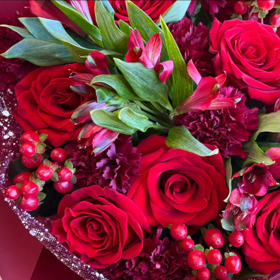 Red roses, flowers central jersey, manalapan florists, freehold flowers, delivery flowers New Jersey