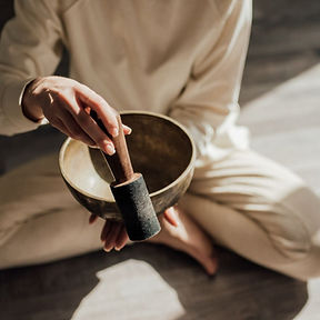 Gold & Black Elegant Floral Blooms Florist Facebook Cover (2)_edited_edited.jpg