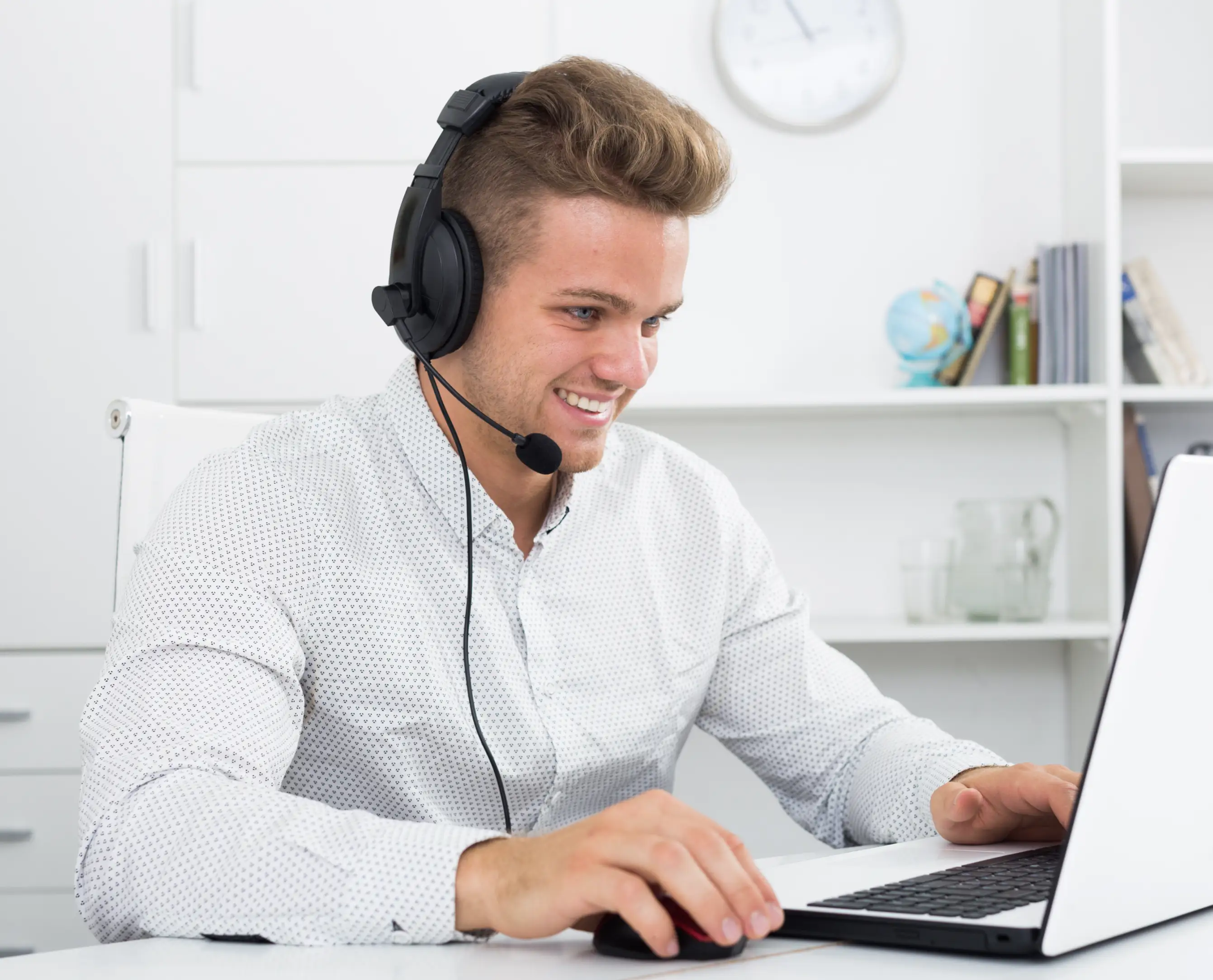 Help desk person coaching LUMA1 client\