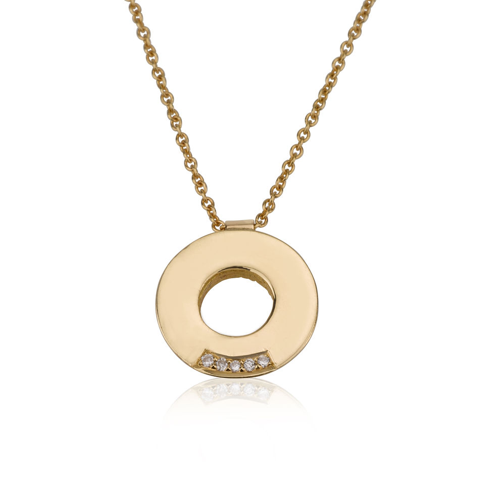 Circle Pendant 5 Diamonds Necklace